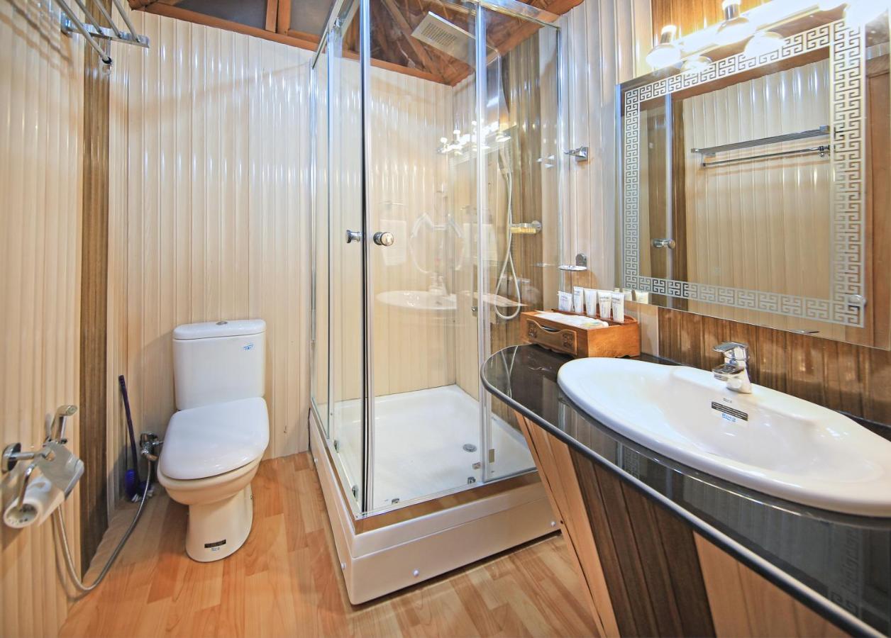ホテル Kolu Group Of Houseboats Srīnagar エクステリア 写真