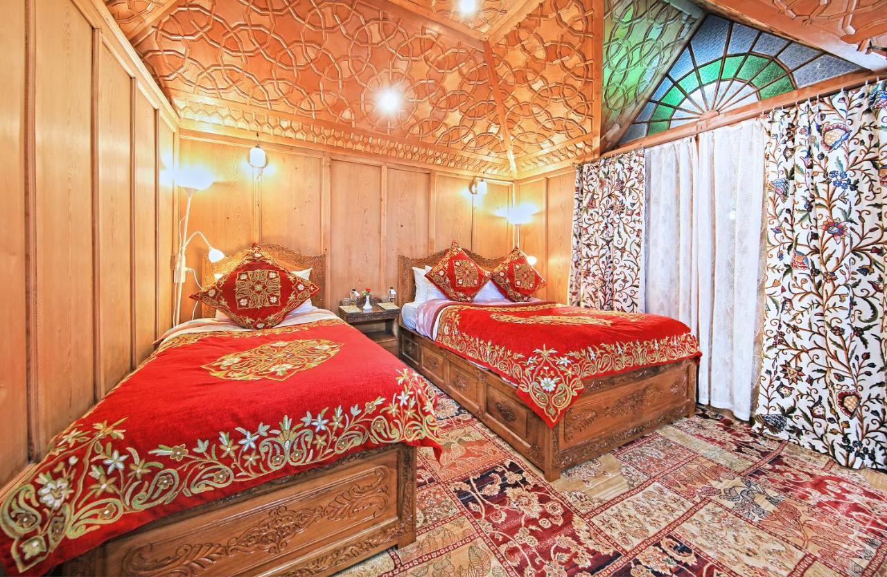 ホテル Kolu Group Of Houseboats Srīnagar エクステリア 写真