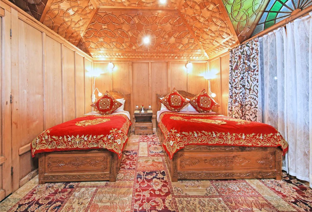 ホテル Kolu Group Of Houseboats Srīnagar エクステリア 写真