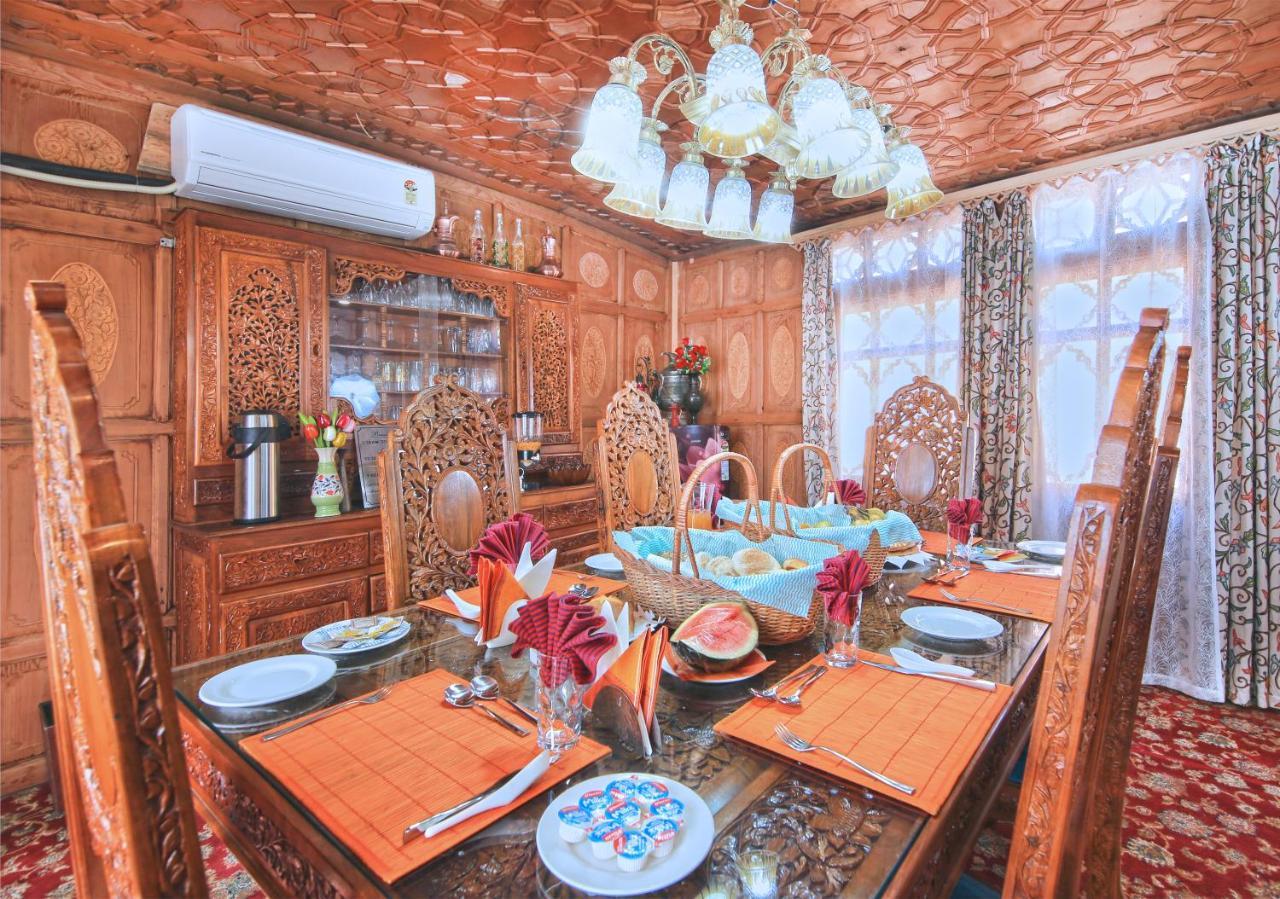 ホテル Kolu Group Of Houseboats Srīnagar エクステリア 写真