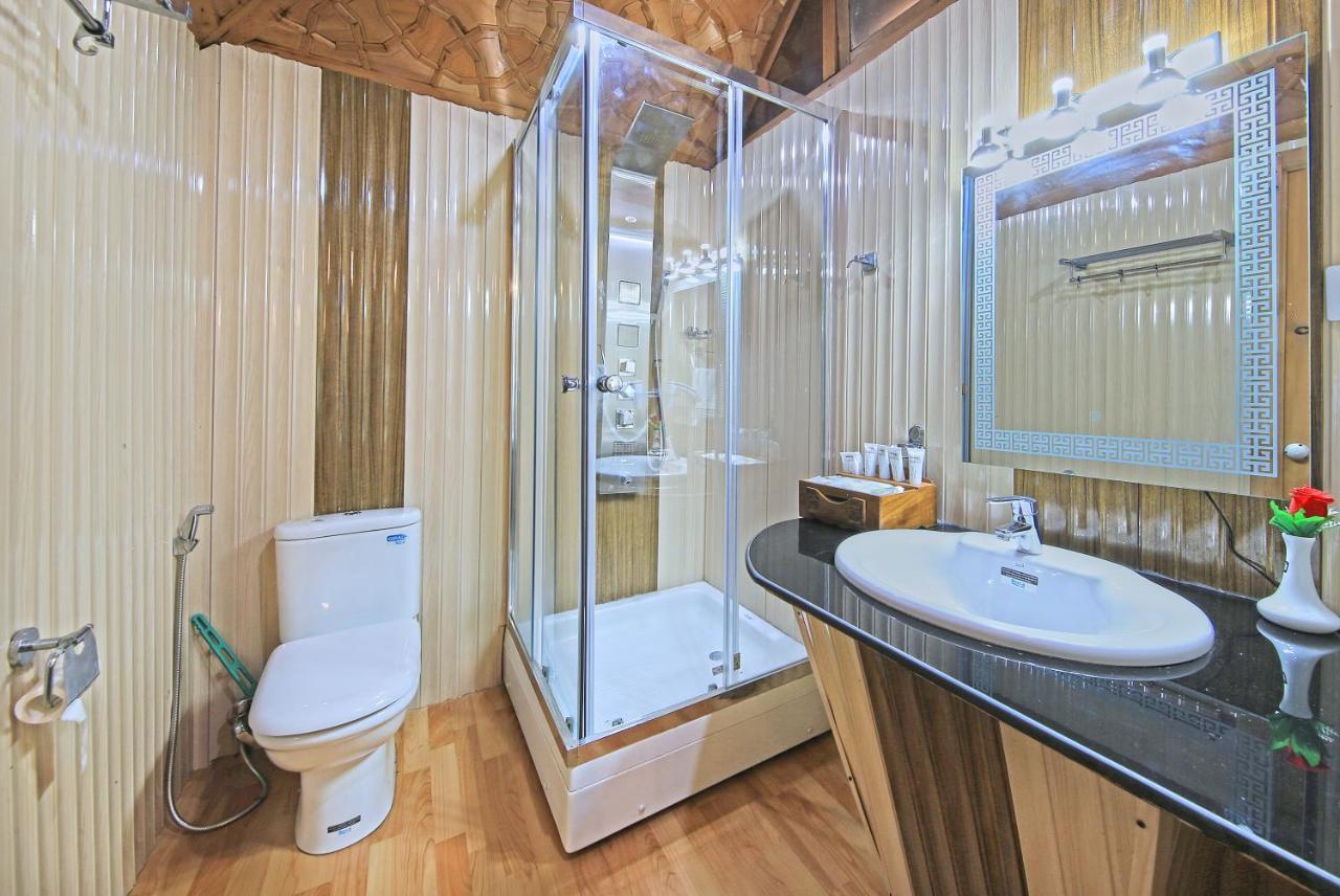 ホテル Kolu Group Of Houseboats Srīnagar エクステリア 写真