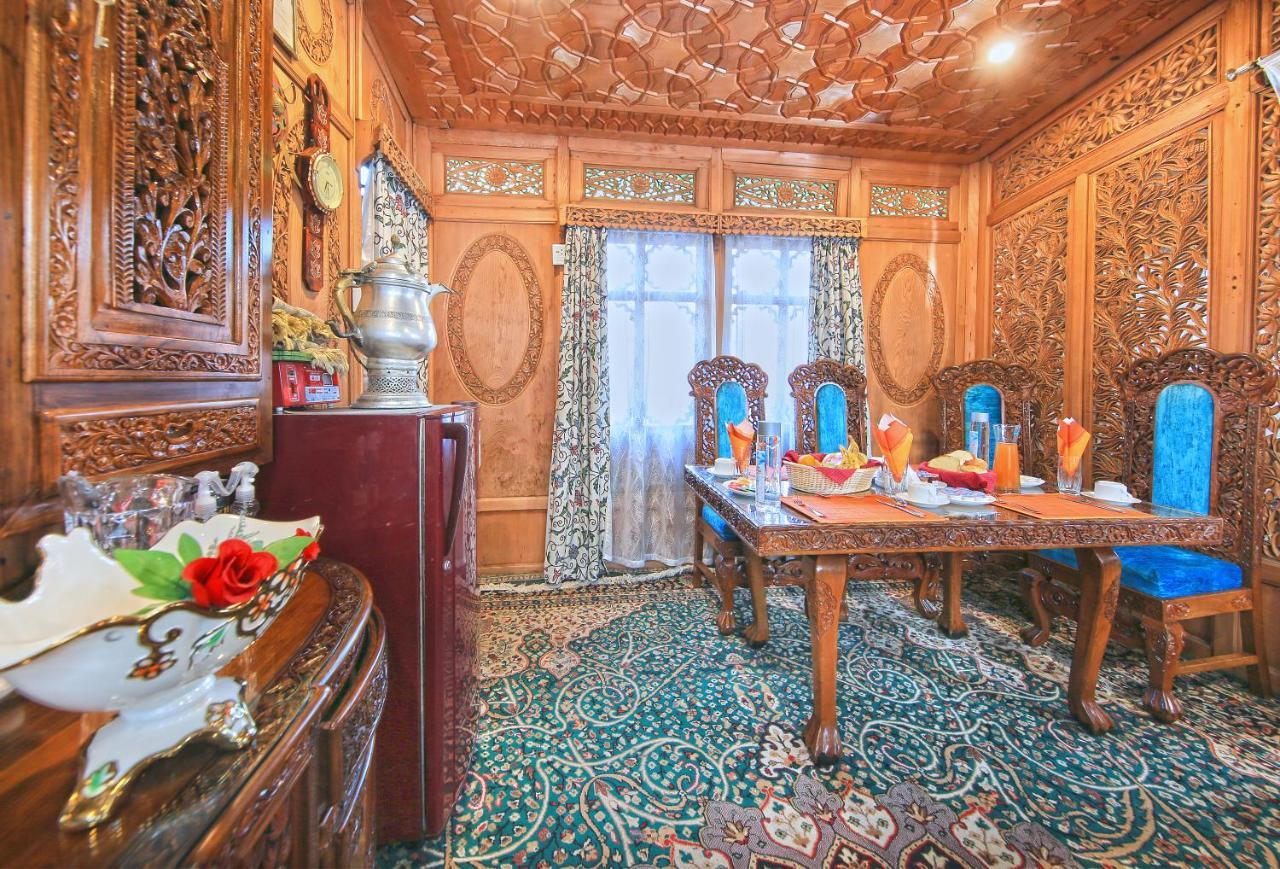 ホテル Kolu Group Of Houseboats Srīnagar エクステリア 写真
