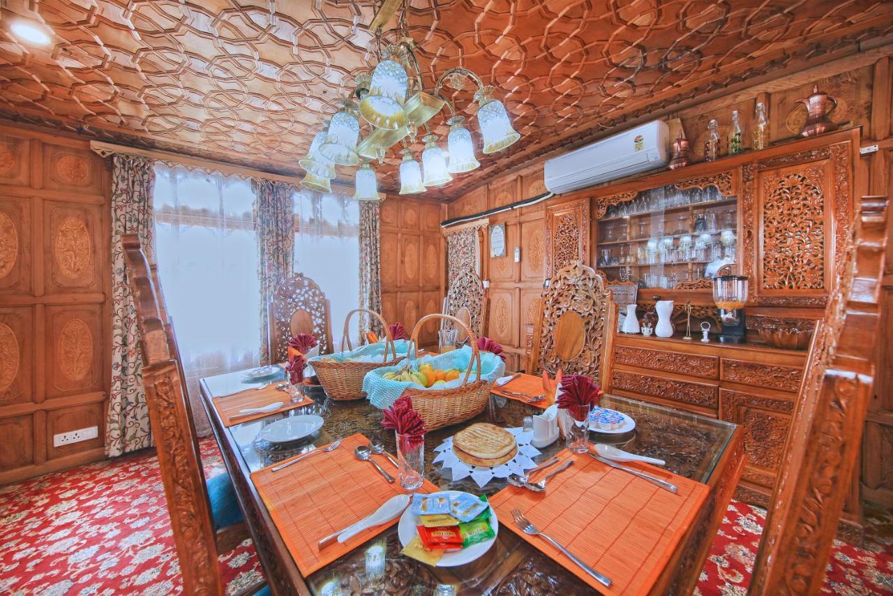 ホテル Kolu Group Of Houseboats Srīnagar エクステリア 写真