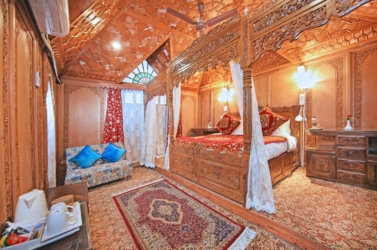ホテル Kolu Group Of Houseboats Srīnagar エクステリア 写真
