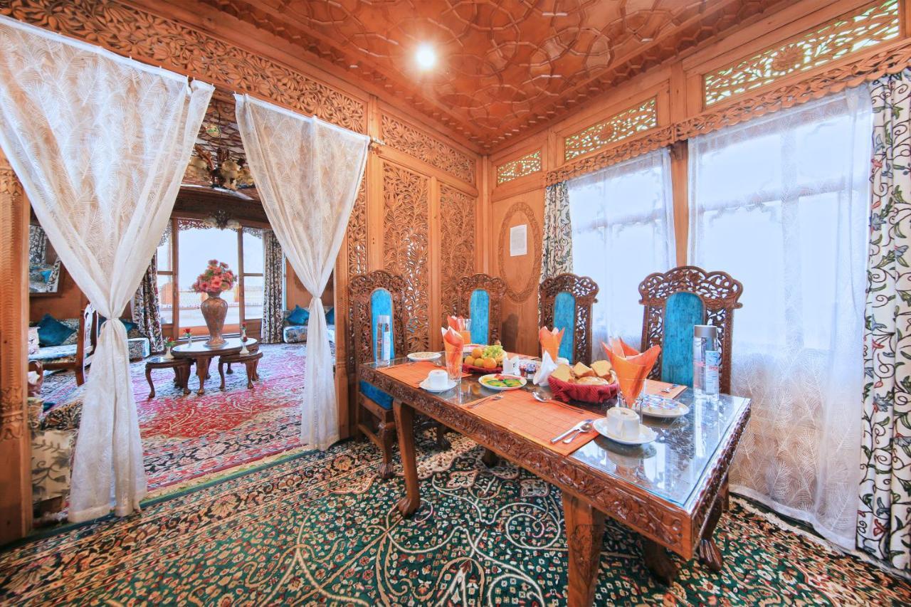 ホテル Kolu Group Of Houseboats Srīnagar エクステリア 写真