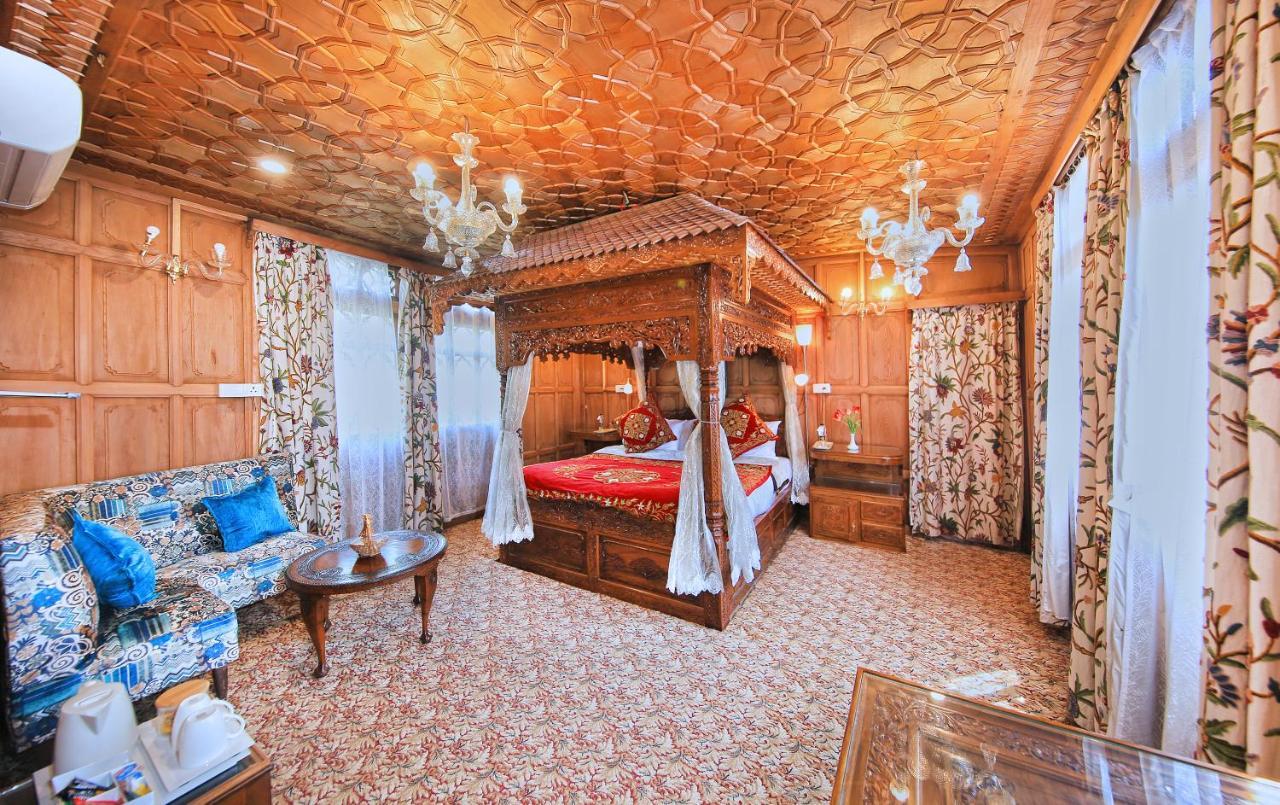 ホテル Kolu Group Of Houseboats Srīnagar エクステリア 写真