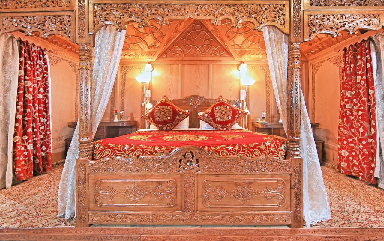 ホテル Kolu Group Of Houseboats Srīnagar エクステリア 写真